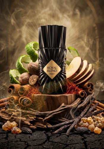 Odlewka Royal Blend Nero jest dostępna w Miraya Atar, zachwycając swoją głęboką, korzenno-drzewną kompozycją. Soczyste jabłko i skórka bergamotki łączą się z cynamonem, gałką muszkatołową i szafranem, opierając się na bazie z wanilii, oudu i żywicy.