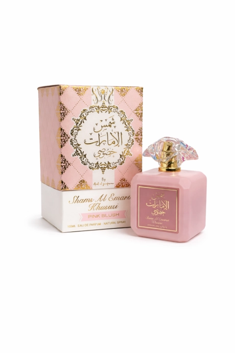 Shams Al Emarat Pink Blush są dostępne w Miraya Atar – to słodka fuzja pianek marshmallow, soczystej truskawki i jabłka z kremowym kokosem. Ten radosny zapach typu gourmand zachwyca lekkością i apetycznym aromatem na każdą okazję.