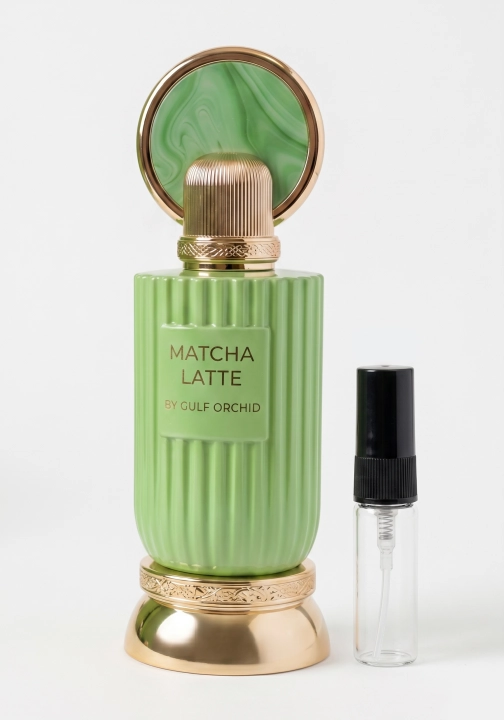 Odlewka Matcha Latte jest dostępna w Miraya Atar, zachwycając kremowym i otulającym charakterem. Wyrazista zielona herbata, mleczne nuty oraz chrupiące migdały idealnie łączą się z ciepłą wanilią, tonka i drzewnym akcentem, tworząc zapach gourmand.