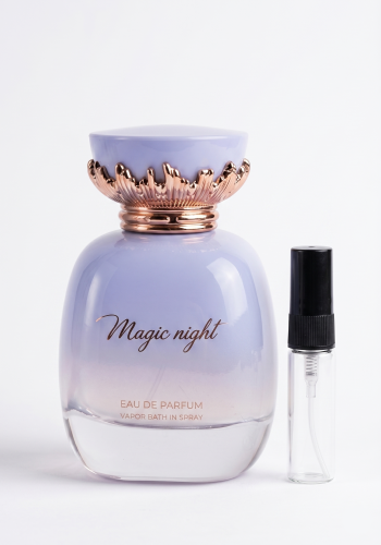 Odlewka Magic Night jest dostępna w Miraya Atar, kusząc swoją tajemniczą i zmysłową kompozycją. Słodka figa, jabłko i anyż idealnie przeplatają się z bukietem róż i jaśminu, opierając się na ciepłej bazie z miodu oraz ambry, co tworzy urzekający zapach.