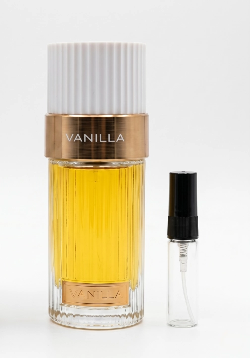 Odlewka Vanilla jest dostępna w Miraya Atar, zachwycając swoją głęboką kompozycją gourmand. Świeża bergamotka, skórka pomarańczy i fiołek idealnie łączą się z bukietem białych kwiatów, płynnym rumem i zmysłowymi laskami wanilii na ciepłej bazie.