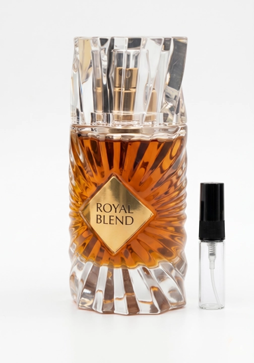 Odlewka Royal Blend jest dostępna w Miraya Atar, zachwycając bogatą kompozycją gourmand. Słodka śliwka i cynamon idealnie łączą się z irysem i dymnym akcentem, opierając się na ciepłej bazie z wanilii, bobu tonka i drzewa sandałowego.