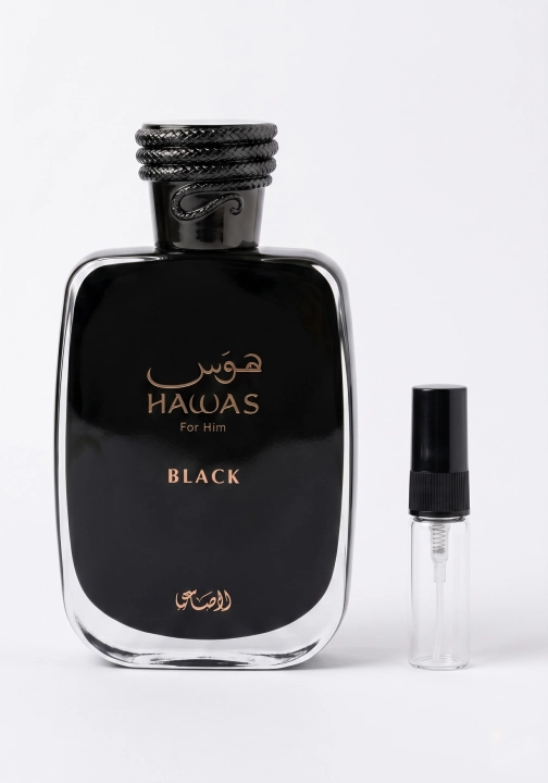 Odlewka Hawas Black jest dostępna w Miraya Atar, zachwycając mroczną kompozycją. Soczysty ananas i bergamotka łączą się z delikatnym jaśminem oraz paczulą, opierając się na głębokiej bazie z nut drzewnych i leśnego mchu.