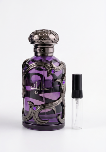 Odlewka Habik for Men jest dostępna w Miraya Atar, zachwycając wyrazistą, aromatyczno-korzenną kompozycją. Kardamon, cynamon i nuty przypraw łączą się z gałązkami lawendy oraz szałwii, opierając się na ciepłej bazie z fasolka tonka i nut drzewnych.