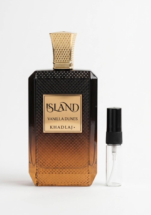 Odlewka Island Vanilla Dunes w Miraya Atar zachwyca słodką kompozycją gourmand. Bergamotka, cynamon i kardamon łączą się z tropikalną plumerią i białymi kwiatami na kremowej bazie z praliny, bursztynu i piżma.