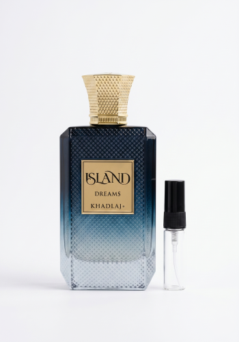 Odlewka Island Dreams w Miraya Atar zachwyca rześką, morską kompozycją. Energetyzujący grejpfrut, skórka limonki i ostry imbir łączą się z akordami wody morskiej, opierając się na głębokiej bazie zmysłowego piżma.