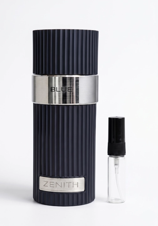 Odlewka Zenith Blue w Miraya Atar zachwyca wyrazistą, męską kompozycją. Świeża bergamotka i czarny pieprz łączą się z lawendą oraz geranium, opierając się na głębokiej bazie z ambroksanu, wetyweri i paczuli.