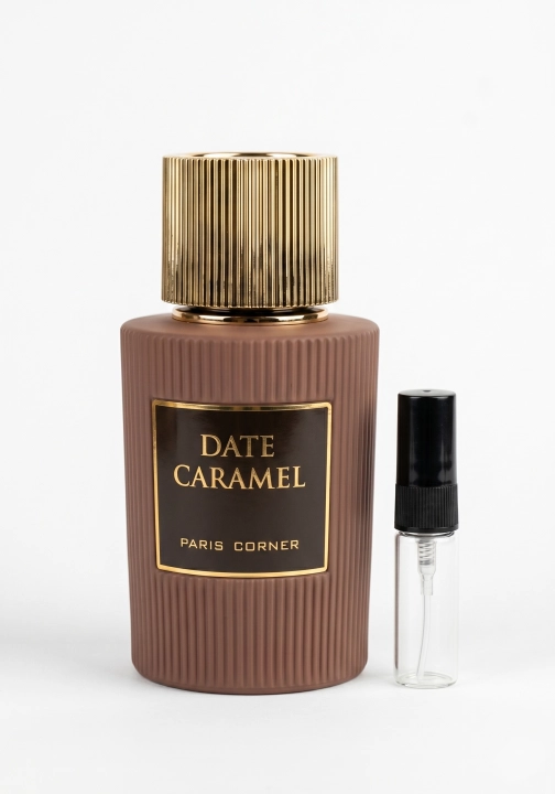 Odlewka Date Caramel jest dostępna w Miraya Atar. Daktyle, kawa i pomarańcza łączą się z karmelem, cukrem i benzoesem na bazie z wanilii, bursztynu oraz drzewa sandałowego, tworząc głęboką kompozycję gourmand.
