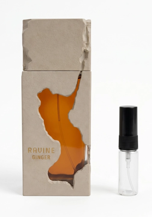 Odlewka Ravine Ginger w Miraya Atar. Pikantny imbir, bergamotka i cytryna łączą się z bogatym bukietem kwiatów na ciepłej bazie z wanilii, bursztynu, sandałowca i kaszmiru, tworząc wyrafinowaną kompozycję.