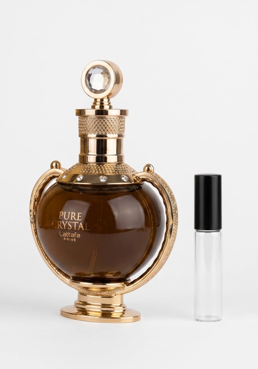Odlewka Pure Crystal jest dostępna w Miraya Atar. Czerwone jagody, cynamon i cytrusy łączą się z upajającym koniakiem, imbirem i szałwią na bogatej bazie z bursztynu, wanilii, sandałowca i korzennych nut, tworząc luksusową kompozycję.