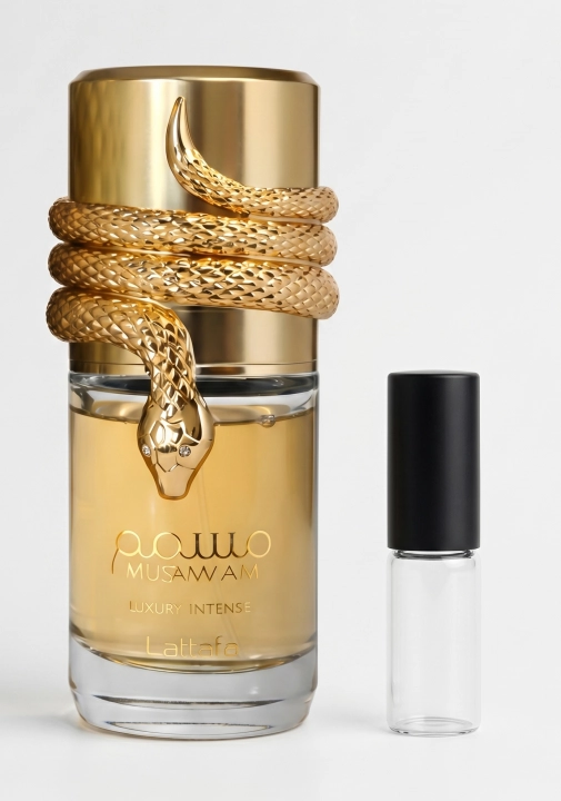 Odlewka Musamam White Intense jest dostępna w Miraya Atar. Przyprawy, bergamotka i pomarańcza łączą się z kokosem, ylang-ylang oraz ambroksanem na bazie ze skąpanego w piżmie sandałowca i benzoesu, tworząc luksusowy zapach.