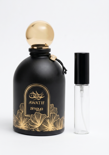 Odlewka Awatif Pour Femme jest dostępna w Miraya Atar. Bergamotka i mandarynka łączą się z piżmem, różą oraz ylang-ylang na bazie z wanilii i paczuli, tworząc elegancki, zmysłowy zapach.