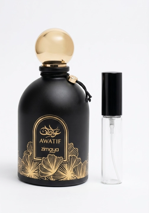 Odlewka Awatif Pour Femme jest dostępna w Miraya Atar. Bergamotka i mandarynka łączą się z piżmem, różą oraz ylang-ylang na bazie z wanilii i paczuli, tworząc elegancki, zmysłowy zapach.