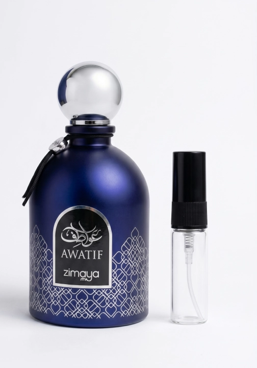 Odlewka Awatif Pour Homme jest dostępna w Miraya Atar. Cytrusy, czarna porzeczka, kolendra, mięta i pomarańcza łączą się z bazylią, morelą oraz różą na bazie z ambrette, daktyli i figi, tworząc bogaty, owocowo-świeży zapach.