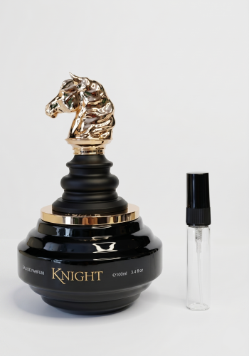 Odlewka Knight jest dostępna w Miraya Atar. Cytrusy, przyprawy i kadzidło łączą się z różą, eukaliptusem oraz lawendą na bazie z Ambrox® Super, wanilii, drzewa gwajakowego, paczuli i cypriolu, tworząc głęboki, wyrazisty zapach.
