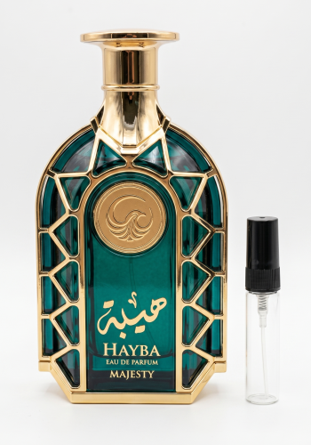 Odlewka Hayba Majesty jest dostępna w Miraya Atar. Kumkwat, bergamotka i cytryna łączą się z liściem fiołka, kwiatem pomarańczy oraz geranium na bazie z fasolki tonka, drewna kaszmirowego i paczuli, tworząc elegancki zapach.