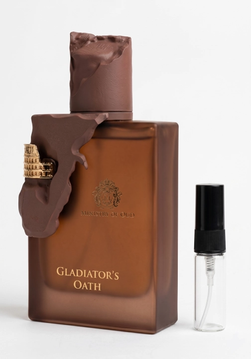 Odlewka Gladiator's Oath jest dostępna w Miraya Atar. Kardamon i szafran łączą się z konwalią, ylang-ylang oraz jaśminem na słodkiej bazie z wanilii, karmelu, bursztynu i sandałowca, tworząc głęboki, szlachetny zapach.