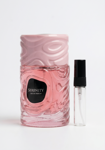 Odlewka Serenity jest dostępna w Miraya Atar. Owoce, bergamotka i mandarynka łączą się z ylang-ylang, paczulą oraz jaśminem na słodkiej bazie z bursztynu, wanilii i karmelu, tworząc niezwykle zmysłowy, otulający zapach.