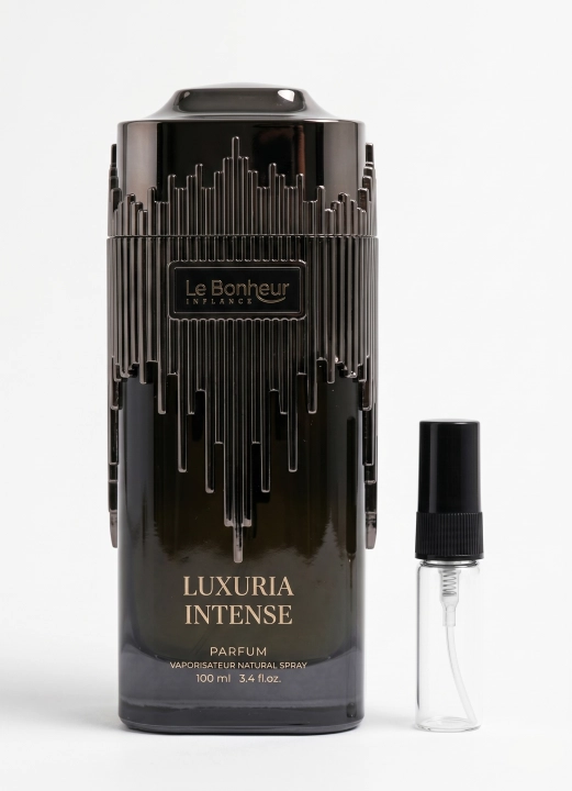 Odlewka Luxuria Intense jest dostępna w Miraya Atar. Grejpfrut, bergamotka i różowy pieprz łączą się z paczulą oraz cedrem na zdecydowanej, skórzanej bazie z wetywerią, tworząc głęboki, męski zapach.