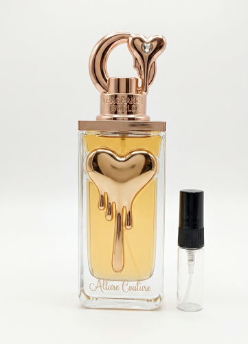 Odlewka Allure Couture jest w Miraya Atar. Kandyzowana cytryna łączy się z kremową panna cottą i kwiatem pomarańczy na słodkiej bazie z wanilii oraz rumu, tworząc wyjątkowo pyszny, deserowy zapach gourmand.