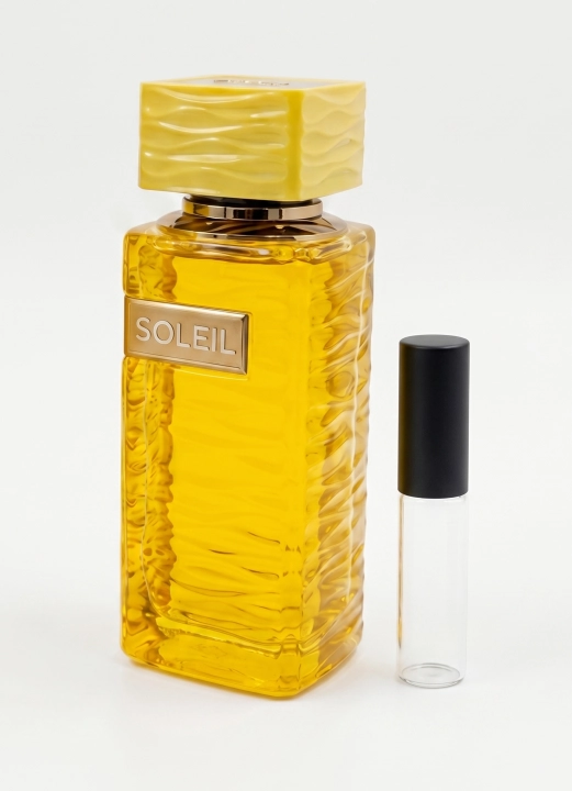 Odlewka Eau de Soleil jest w Miraya Atar. Słodki banan i gruszka łączą się z orchideą oraz jaśminem wielkolistnym na ciepłej bazie z wanilii i drzewa sandałowego, tworząc niezwykle słoneczny, radosny i otulający zapach.
