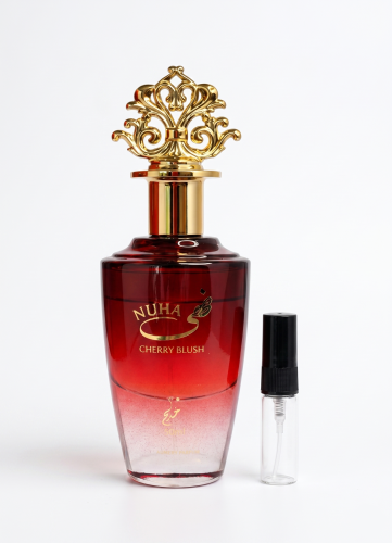 Odlewka Nuha Cherry Blush jest w Miraya Atar. Wiśnia, rum i czerwone wino łączą się z maliną, jaśminem i kwiatami na bogatej bazie z tonki, wanilii, sandałowca oraz piżma, tworząc zmysłowy, upajający zapach.