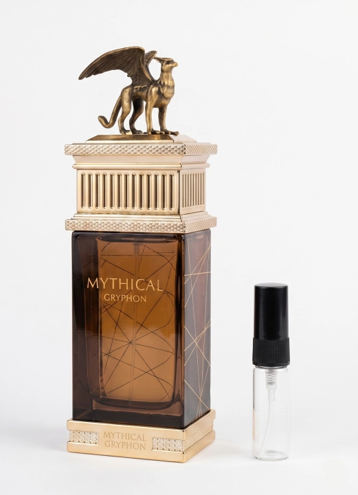 Odlewka Mythical Gryphon jest w Miraya Atar. Szafran, pieprz, bergamotka i kardamon łączą się z Akigalawood, różą, cedrem i cynamonem na głębokiej bazie z wetywerii, bursztynu, paczuli i wanilii, tworząc niezwykle wyrazisty, luksusowy zapach.