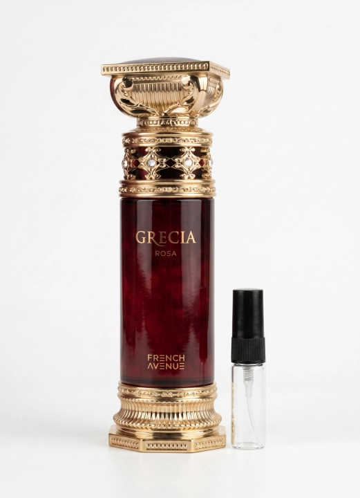 Odlewka Grecia Rosa jest dostępna w Miraya Atar. Rześki grejpfrut, szampan i gruszka łączą się z piwonią, jaśminem, różą i olibanum na głębokiej bazie z cedru, wetywerii oraz agaru (oud), tworząc niezwykle wyrafinowany zapach.