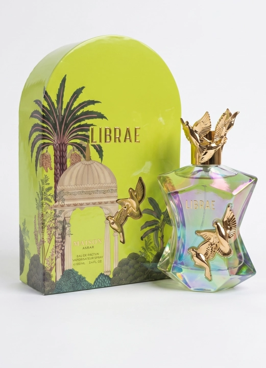 Perfumy Librae są dostępne w Miraya Atar. Nuty aromatyczne, przyprawowe i cytrusy łączą się z nutami pudrowymi, kwiatowymi oraz drzewnymi na bazie z drzewa sandałowego, piżma i mchu, tworząc harmonijny zapach.