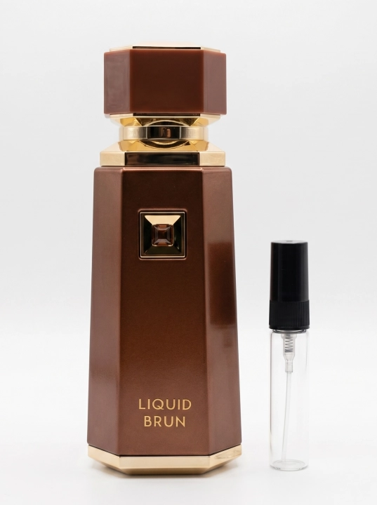 Odlewka Liquid Brun jest dostępna w Miraya Atar. Cynamon, kwiat pomarańczy, kardamon i bergamotka łączą się z wanilią bourbon oraz elemi na bazie z praliny, ambroksanu, drzewa gwajakowego i piżma. To niezwykle ciepły, zmysłowy zapach.