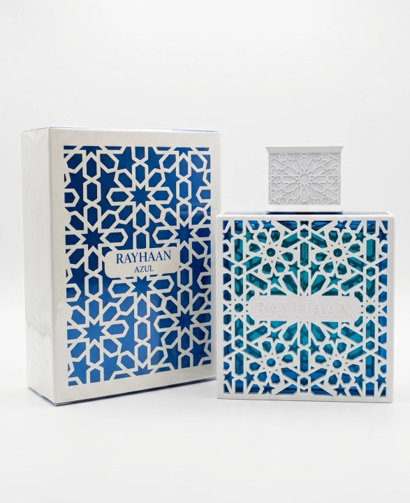 Perfumy Rayhaan Azul są dostępne w Miraya Atar. Bergamotka i cytryna łączą się z kwiatem grejpfruta na bazie z drzewa sandałowego oraz calone. To niezwykle świeży, czysty i rześki zapach.