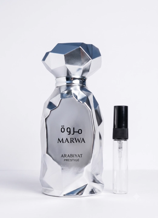 Odlewka Marwa (Arabiyat Prestige) jest dostępna w Miraya Atar. Cytrusy łączą się z imbirem, cynamonem i neroli na bazie z ambroksanu, czarnej herbaty, kadzidła oraz drzewa gwajakowego. To świeży i przyprawowy zapach.