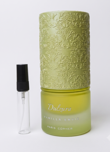 Odlewka Dulzura Vanilla Envie jest dostępna w Miraya Atar. Anyż i imbir łączą się z migdałem, konwalią, frezją oraz jaśminem na bazie z wanilii, bursztynu, piżma i mchu.