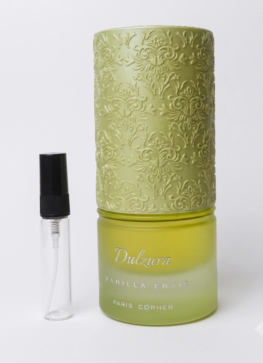 Odlewka Dulzura Vanilla Envie jest dostępna w Miraya Atar. Anyż i imbir łączą się z migdałem, konwalią, frezją oraz jaśminem na bazie z wanilii, bursztynu, piżma i mchu.