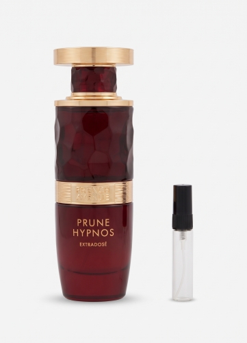 Odlewka Prune Hypnose Extradosé jest dostępna w Miraya Atar. To bogata kompozycja łącząca nuty grejpfruta, kardamonu i imbiru z sercem pełnym owoców i kwiatów oraz głęboką bazą z wanilii, skóry i irysa.