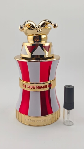 Odlewka The Show Magnifique jest dostępna w Miraya Atar. Pomarańcza i truskawka łączą się z pianką marshmallow oraz kwiatem pomarańczy na bazie z piżma i wanilii.