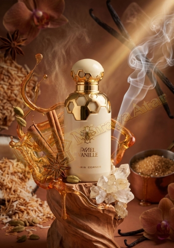 Odlewka Miel Vanille jest dostępna w Miraya Atar i zachwyca głęboką kompozycją gourmand. Słodki miód, przyprawy i davana łączą się z kadzidłem, benzoesem i kokosem na rozgrzewającej bazie z wanilii, ambroksanu oraz brązowego cukru.