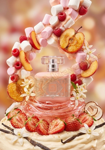 Odlewka Pink Blush jest dostępna w Miraya Atar, zachwycając swoją niezwykle słodką kompozycją gourmand. Soczyste truskawki, maliny i brzoskwinia idealnie łączą się z puszystymi piankami marshmallow, jabłkiem i białymi kwiatami na ciepłej bazie z wanilii.
